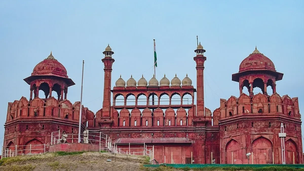 दिल्ली ब्लास्ट के बाद पर्यटकों के लिए आज से खुलेगा लाल किला