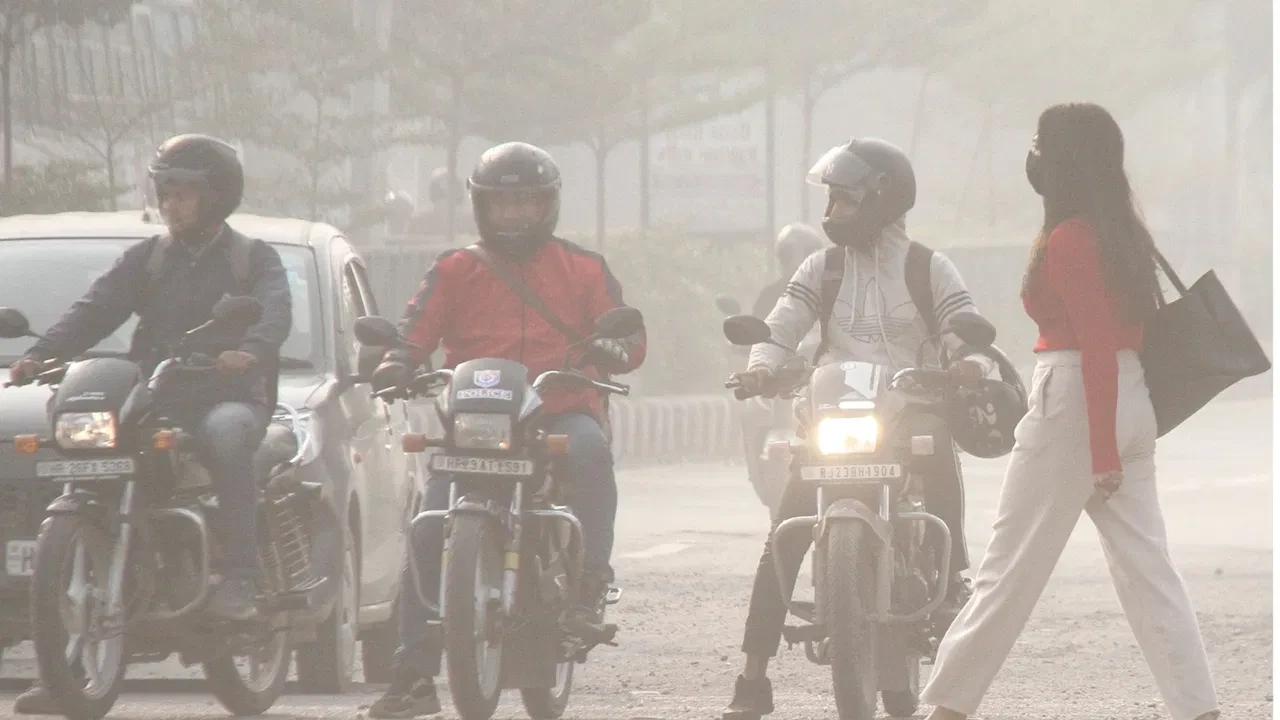 दिल्ली-एनसीआर की हवा बेहद जहरीली, AQI 400 के पार, ठंड भी बढ़ी