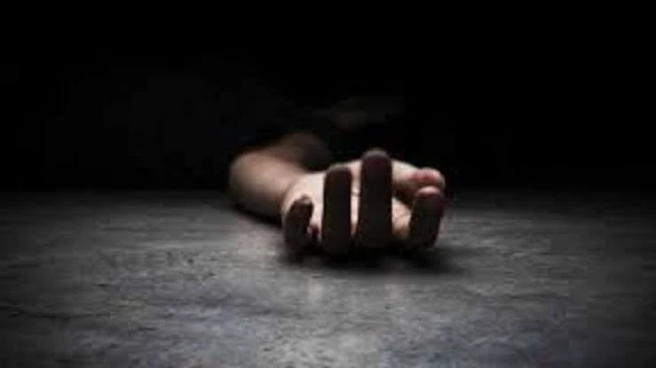 शामली: सड़क किनारे महिला का शव मिलने से सनसनी, हत्या की आशंका