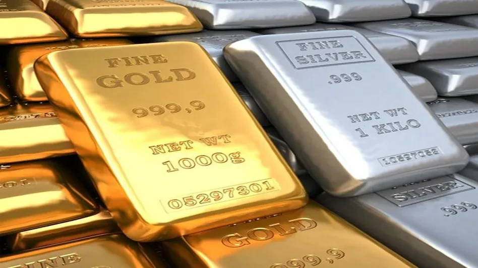 सोने-चांदी की कीमतों में बड़ी गिरावट, गोल्ड 3,900 और सिल्वर 7,800 रुपये सस्ता