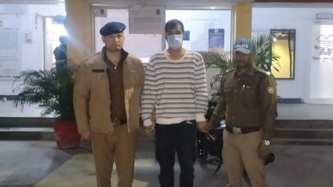 देहरादून: एसएससी परीक्षा में हाईटेक नकल, ब्लूटूथ डिवाइस के साथ युवक गिरफ्तार
