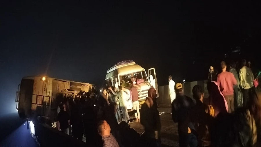 लखीमपुर खीरी में बसों की आमने सामने टक्कर, 35 घायल, 1 नेपाली महिला की मौत