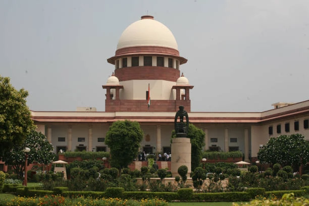गवर्नर बिल को अनिश्चित काल तक रोक नहीं सकते, समयसीमा तय करना असंवैधानिक: सुप्रीम कोर्ट
