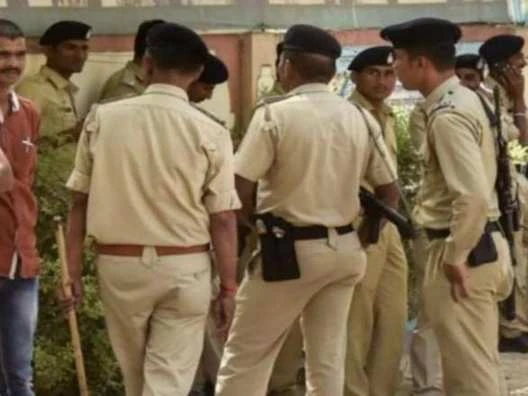 सीतामढ़ी में प्रतिबंधित मांस ले जा रहे युवक पर भीड़ का हमला, पुलिस ने की फायरिंग