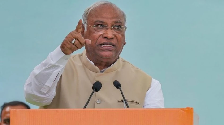 ‘एसआईआर जल्दबाजी में लागू हुआ’: बीएलओ की मौतों पर कांग्रेस का तीखा हमला