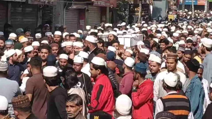 देहरादून के शहर काजी के जनाजे में उमड़ी भारी भीड़