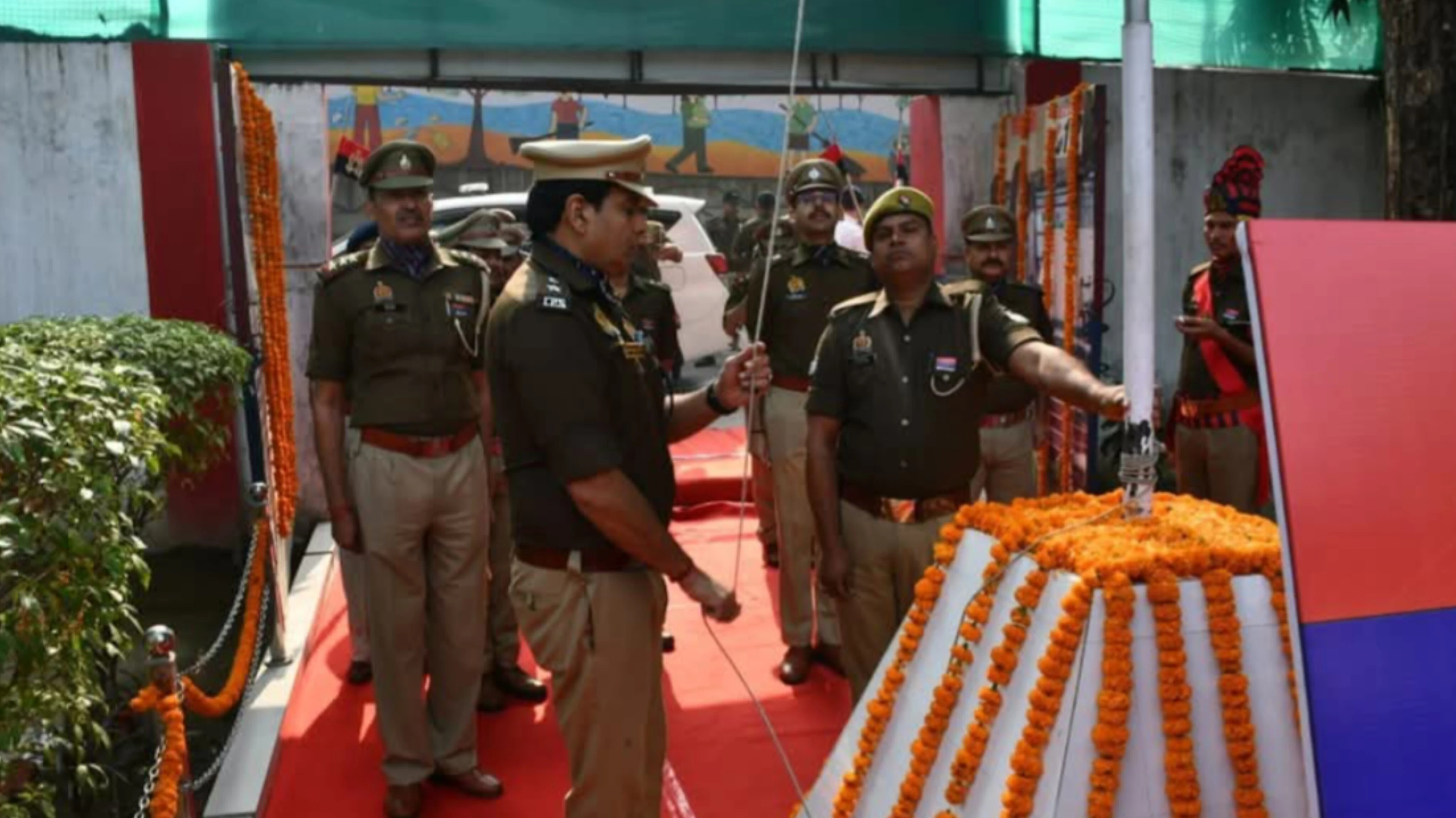 झंडा दिवस: एसएसपी ने पुलिस लाइन में किया झंडारोहण
