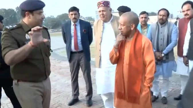 अयोध्या में ध्वजारोहण की तैयारियों का जायजा लेने पहुंचे सीएम योगी