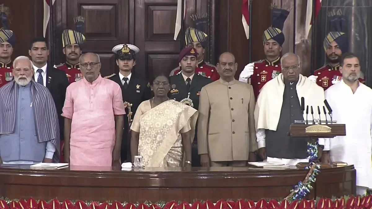 संविधान दिवस पर राष्ट्रपति मुर्मू ने किया 9 भाषाओं में संविधान के अनुवाद का लोकार्पण