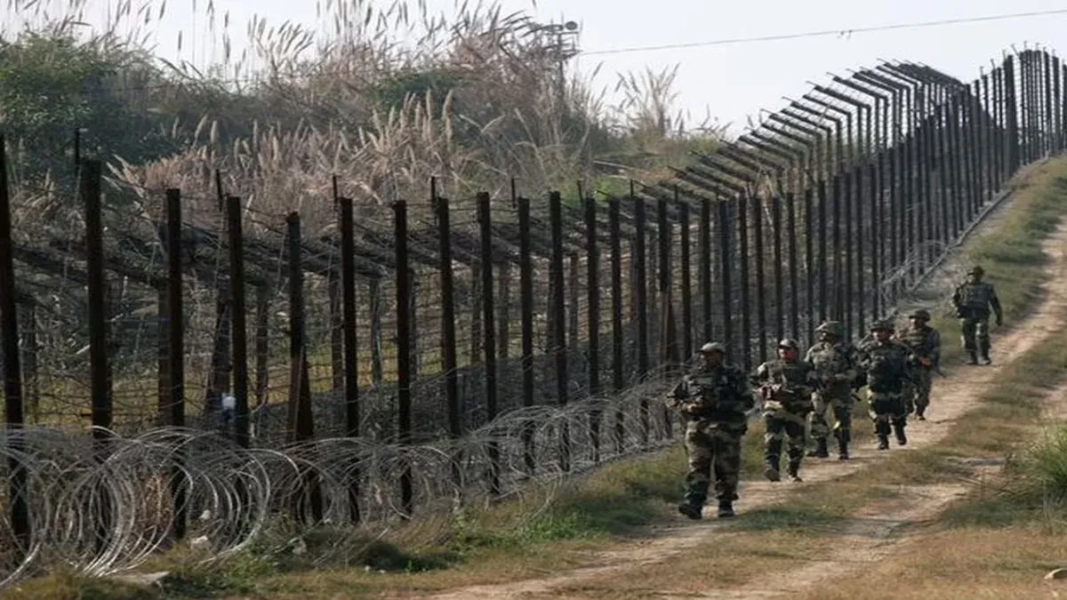 सीमा पार कर भारत में घुसा पाक युवक, बीएसएफ ने मौके पर दबोचा