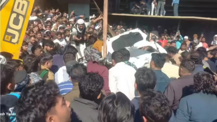 सहारनपुर हादसा: एक्सप्रेसवे पर डंपर पलटा, बच्चे समेत 4 की मौत