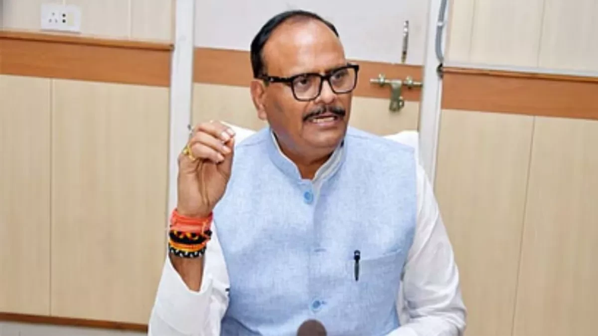 मतदाता जागरूकता के लिए ‘कुंडी खटकाओ अभियान’: उपमुख्यमंत्री ने घर-घर जाकर किया जागरूक