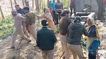 बिजनौर: ट्रांसफार्मर विवाद में दो महिलाओं ने की आत्मदाह की कोशिश