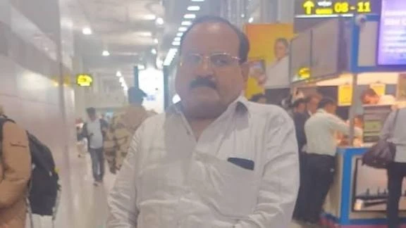कफ सिरप केस: मास्टरमाइंड शुभम जायसवाल का पिता गिरफ्तार, एयरपोर्ट पर पुलिस ने दबोचा