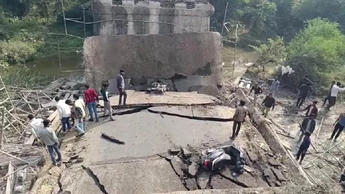 रायसेन में बड़ा हादसा: पिपरिया रोड पर पुल गिरा, कई घायल