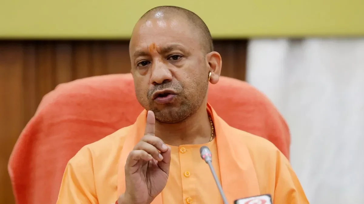 सीएम योगी की अधिकारियों को नसीहत: साइबर क्राइम–ड्रग नेटवर्क पर तत्काल करें कार्रवाई