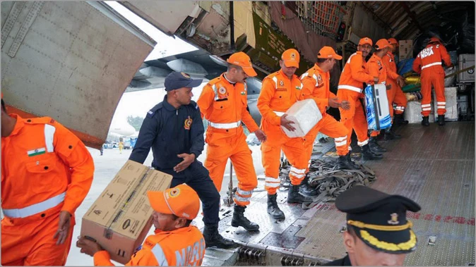 चक्रवात दित्वाह से जूझते श्रीलंका में भारत बना उम्मीद की किरण, एनडीआरएफ ने गर्भवती महिला को बचाया