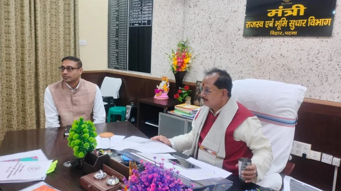 राजस्व विभाग में पारदर्शिता बढ़ाने के निर्देश, अनुपस्थित अधिकारियों पर होगी कार्रवाई: डिप्टी सीएम विजय सिन्हा