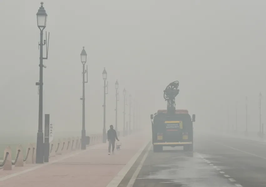 सांस लेना मुश्किल: दिल्ली की हवा 'बेहद खराब', स्मॉग ने बढ़ाई परेशानी