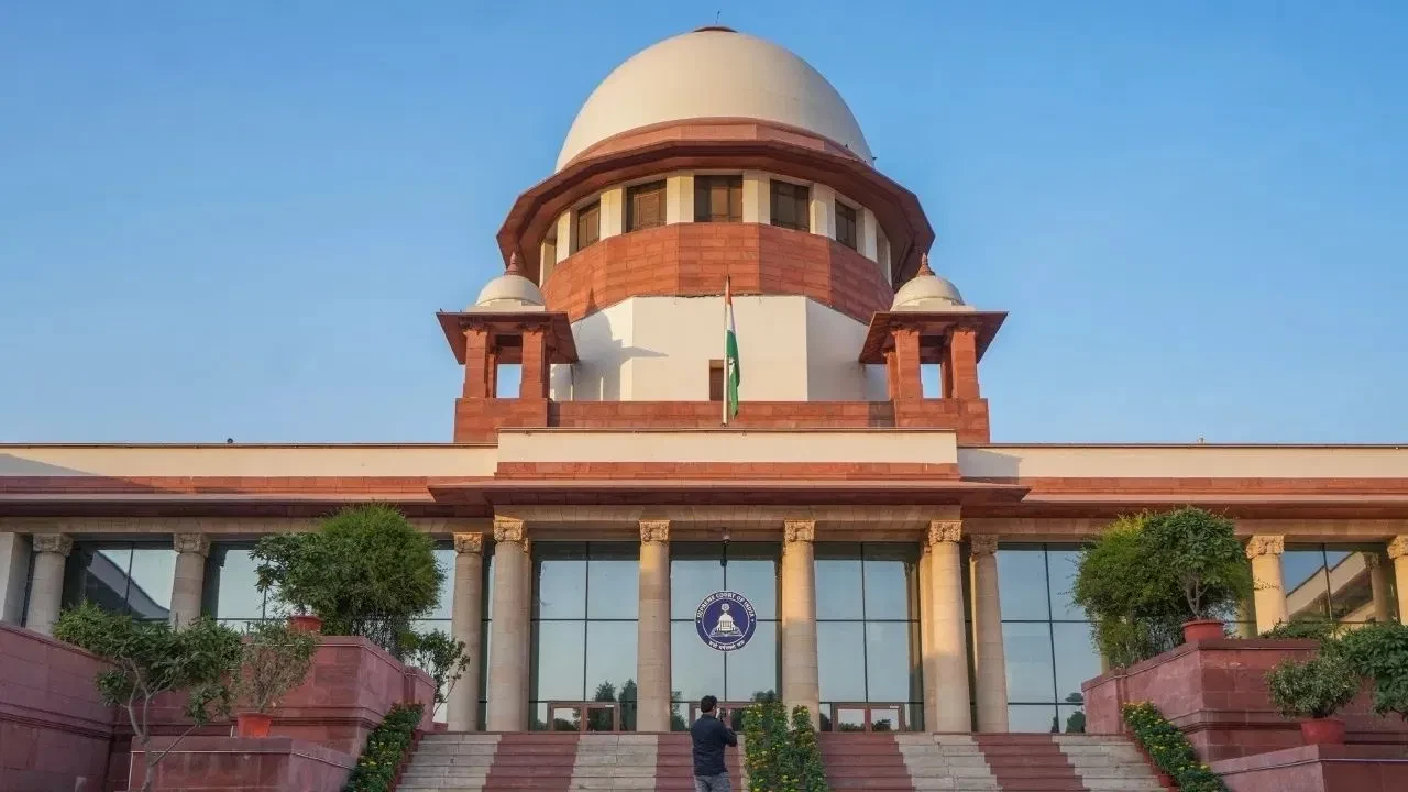 बीएलओ पर बढ़ते दबाव पर सुप्रीम कोर्ट सख़्त, राज्यों को अतिरिक्त स्टाफ लगाने के आदेश