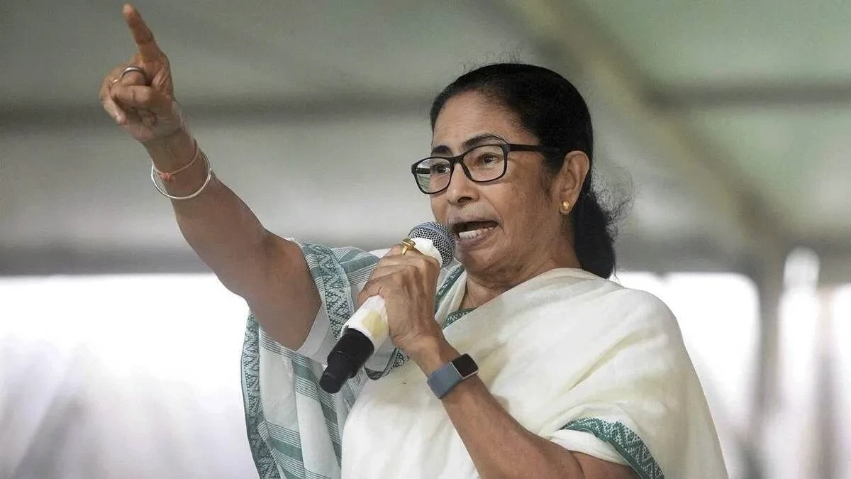 'दंगों की राजनीति स्वीकार नहीं...' टीएमसी विधायक के निलंबन पर बोलीं ममता बनर्जी