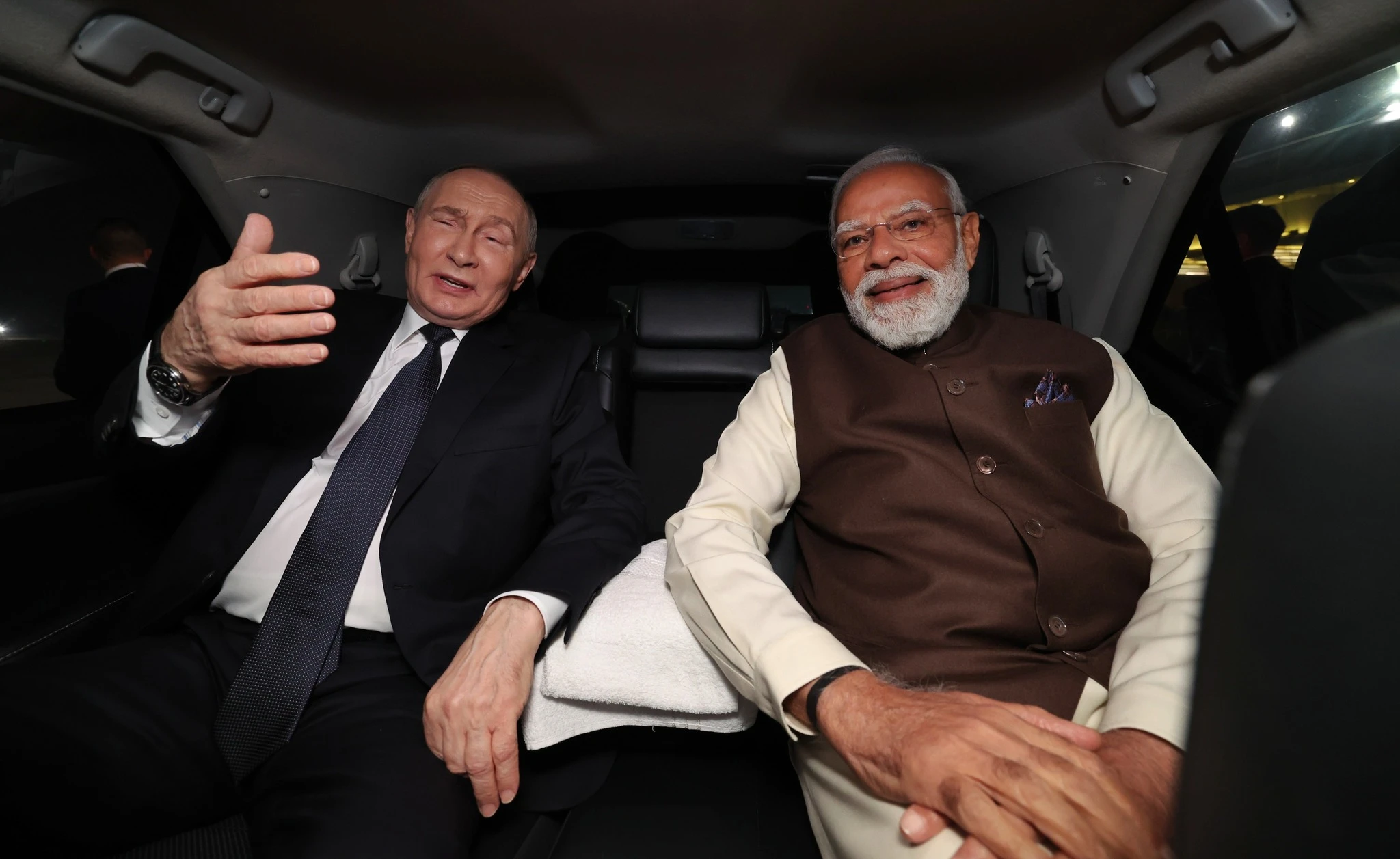 मोदी-पुतिन की गर्मजोशी पर वैश्विक निगाहें, अमेरिका बोला- ‘भारत अपने फैसले खुद लेता है’