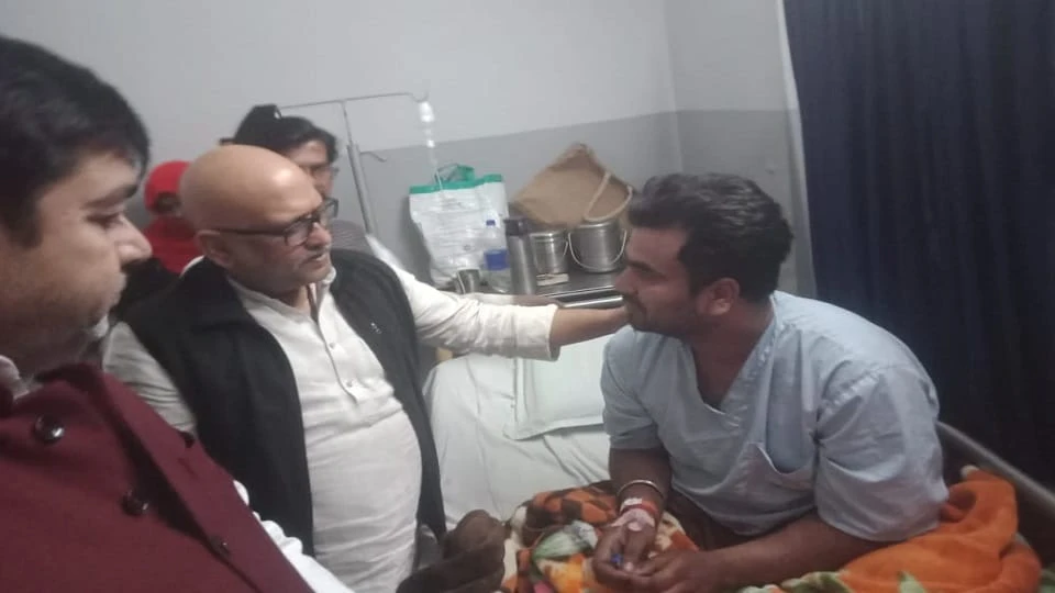 मेरठ: बीएलओ से मिलने अस्पताल पहुंचे कांग्रेस प्रदेश अध्यक्ष अजय राय