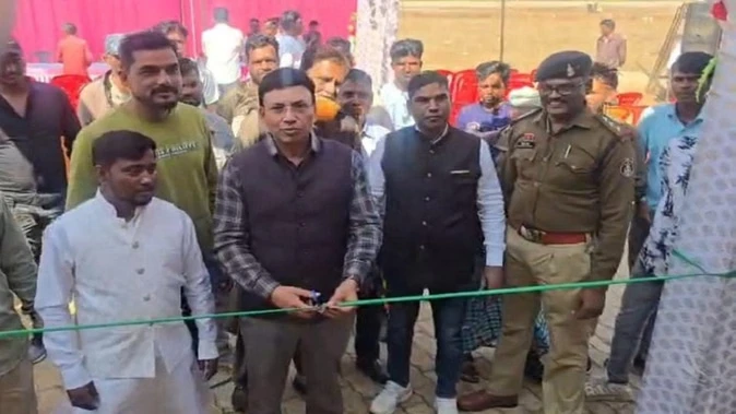 जशपुर: कुख्यात गौतस्कर के ढाबे का एसएसपी शशि मोहन सिंह ने किया उद्घाटन