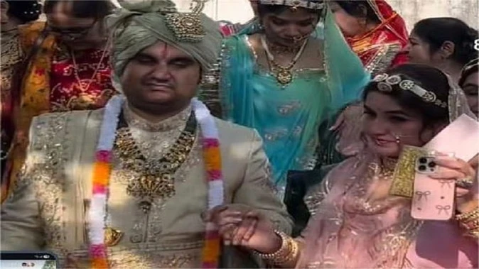 विवाह के बाद वृंदावन पहुंचे कथावाचक आचार्य इंद्रेश उपाध्याय, भक्तों ने किया भव्य स्वागत