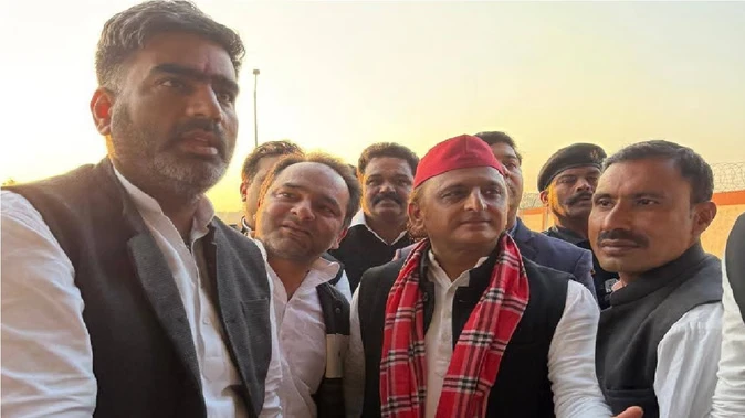 'कफ सिरप वालों पर योगी सरकार ने नहीं चलाया बुलडोजर': अखिलेश यादव