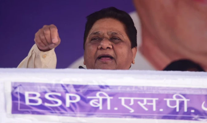 यूपी: एयरलाइन संचालन में मची अफरा-तफरी पर मायावती ने साधा निशाना
