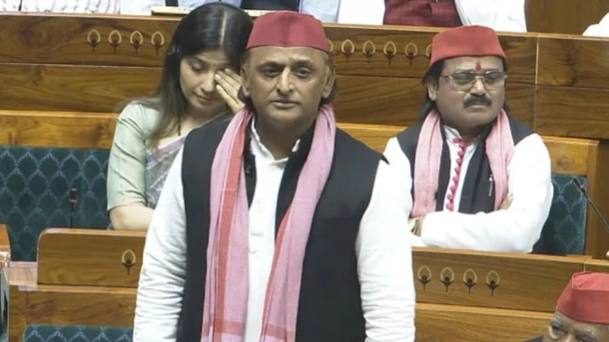 'वंदे मातरम् सिर्फ गाने के लिए नहीं, निभाने के लिए होना चाहिए'; लोकसभा में बोले अखिलेश यादव