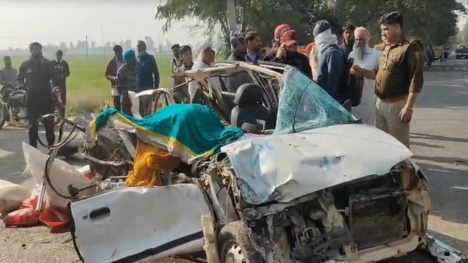 फतेहाबाद: ट्रैक्टर ट्रॉली ने कार को मारी जोरदार टक्कर, एक युवक की मौत
