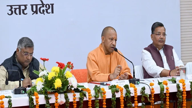 ‘कुछ दिन दावतें भूल जाएं’, एसआईआर समीक्षा बैठक में बोले सीएम योगी- हर वोटर को सूची में जोड़ें