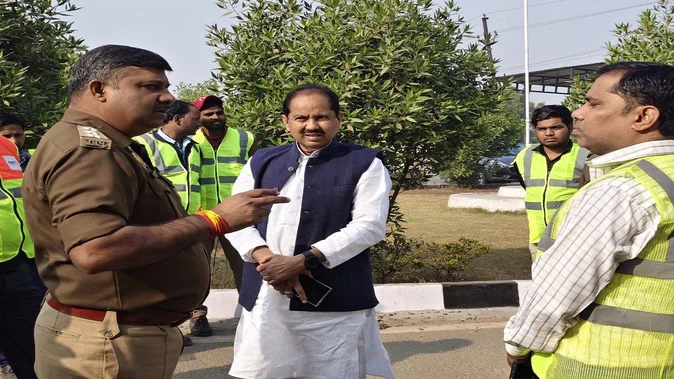 टोल प्लाजा पर भाजपा विधायक और कर्मियों में भिड़ंत, महिला कर्मचारी हटाई गई