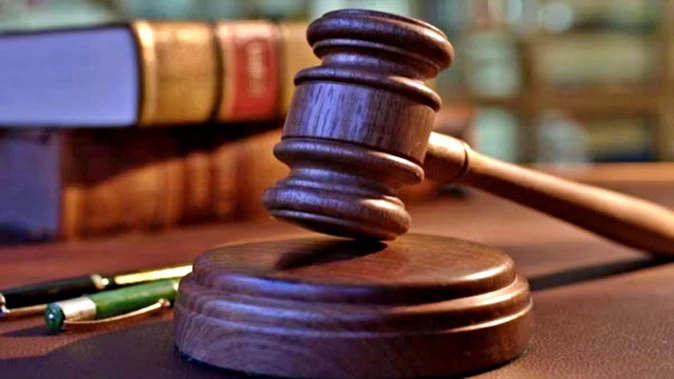 सफेद पॉलिथीन कोर्ट पहुंचते-पहुंचते हो गई काली, नशीला पाउडर बेचने का आरोपी हुआ बरी