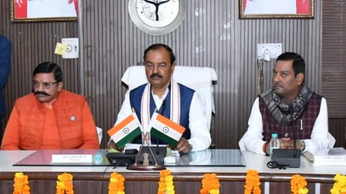 केशव प्रसाद मौर्य ने बदायूं में अवैध कब्जों को लेकर अधिकारियों को दिए कड़े निर्देश