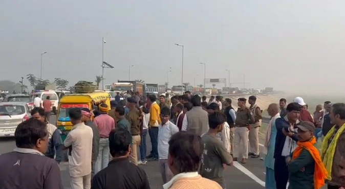 औंटा-सिमरिया और राजेंद्र सेतु पर किसानों का प्रदर्शन, आवागमन ठप