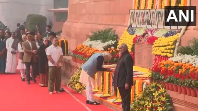 संसद हमले की 24वीं बरसी: पीएम मोदी और अन्य नेताओं ने शहीदों को दी श्रद्धांजलि