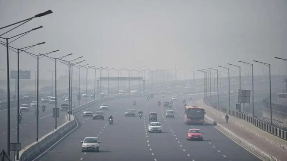 दिल्ली में सांसों का संकट, कई इलाकों में AQI बेहद खतरनाक
