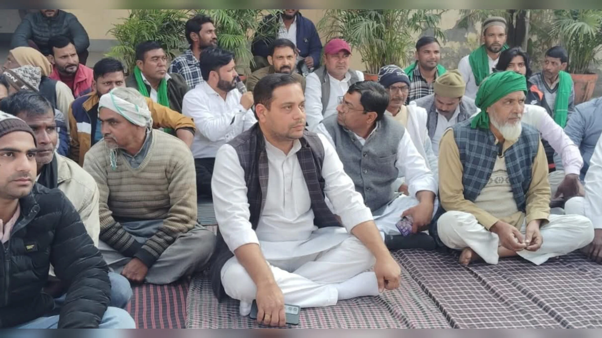 मुजफ्फरनगर: भाकियू अराजनैतिक का एसडीएम कार्यालय पर धरना, सात सूत्रीय मांग पत्र सौंपा