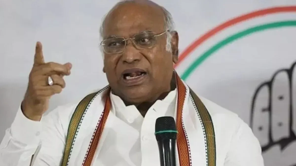 नेशनल हेराल्ड मामला राजनीतिक बदले का हिस्सा, पीएम मोदी को देना चाहिए इस्तीफा: खरगे