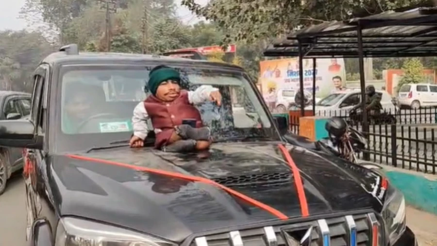 मेरठ: तमिलनाडु के किसानों के समर्थन में भाकियू टिकैत का प्रदर्शन, डीएम कार्यालय पर सौंपा ज्ञापन