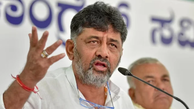 कर्नाटक कांग्रेस में फिर हलचल: जारकीहोली के डिनर में सिद्धारमैया शामिल, शिवकुमार का तंज
