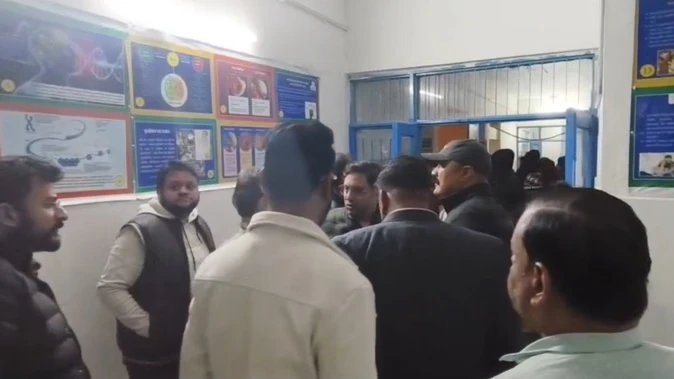 छात्र ने अधिवक्ता पिता की लाइसेंसी रिवॉल्वर से खुदकों मारी गोली, हायर सेंटर रेफर