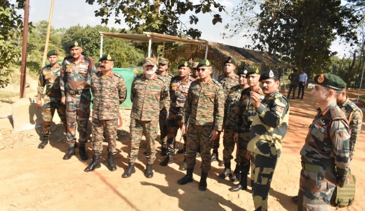 पूर्वी कमांडर ने त्रिपुरा-मिजोरम सीमा का दौरा कर सुरक्षा स्थिति का किया जायजा