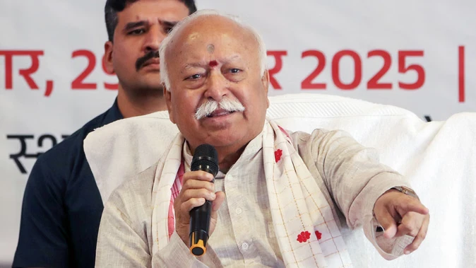 ‘भारत माता की जय’ ही संघ की आत्मा, राजनीति से परे है आरएसएस: भागवत