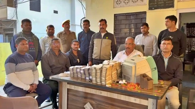 सवाई माधोपुर: पुलिस ने स्कॉर्पियो से 1.11 करोड़ रुपये किये बरामद, पांच गिरफ्तार