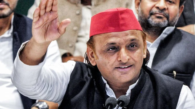 'एक नमूना दिल्ली में दूसरा लखनऊ में': अखिलेश का सीएम योगी पर पलटवार