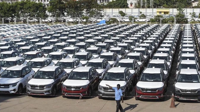 2026 में ऑटो सेक्टर की चुनौती: रिकॉर्ड 2025 के बाद टिके रहना मुश्किल